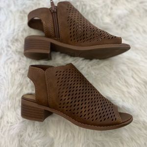 Barely worn girls sandals size 12.5. Tan, leather-look.